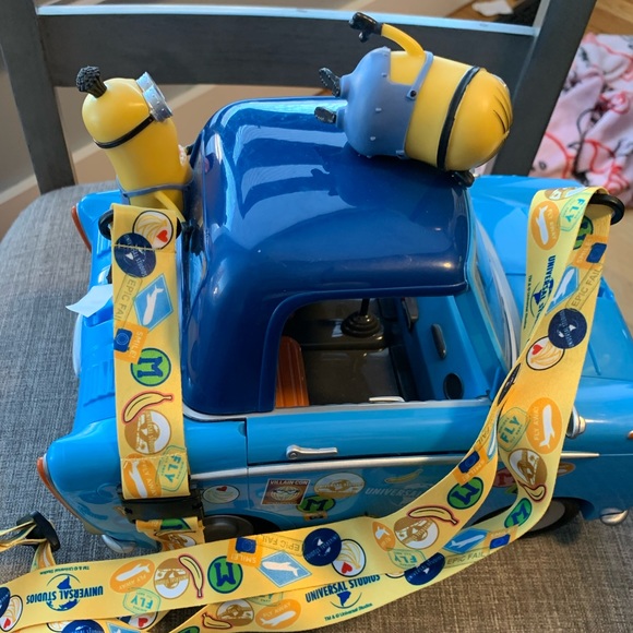 Universal Studios Despicable Me Minions car popcorn bucket - Picture 5 of 7